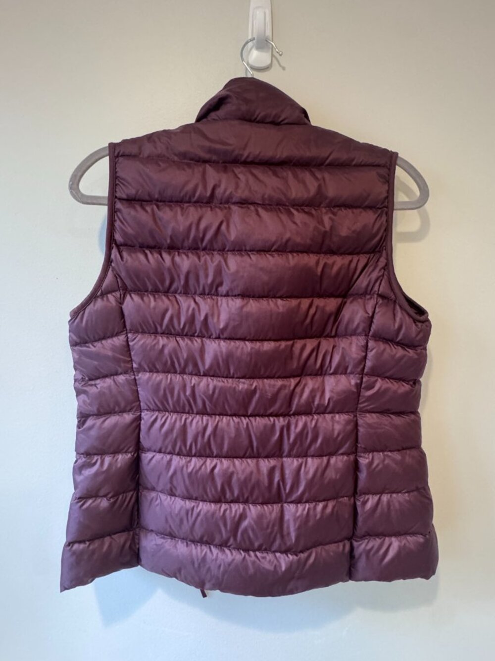Uniqlo Ultra Light Down Vest β Maroon/Burgundy β Size S β EXCELLENT π₯ - Picture 6 of 8